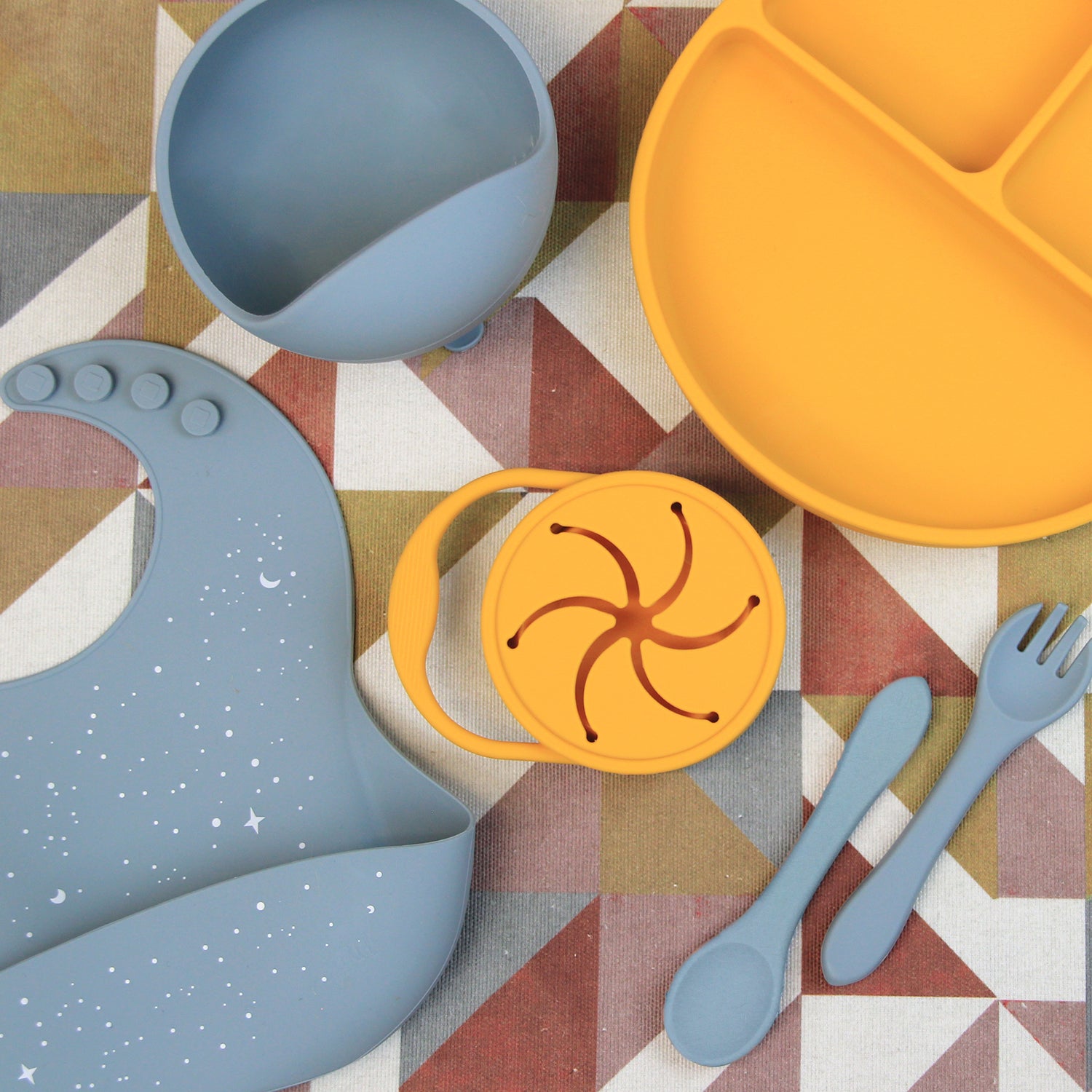 Set Completo de Alimentación para Bebé/Toddler - 6 piezas (Plato, Bowl, Cuchara, Tenedor, Babero y Vaso para Snacks) - Azul y Mango