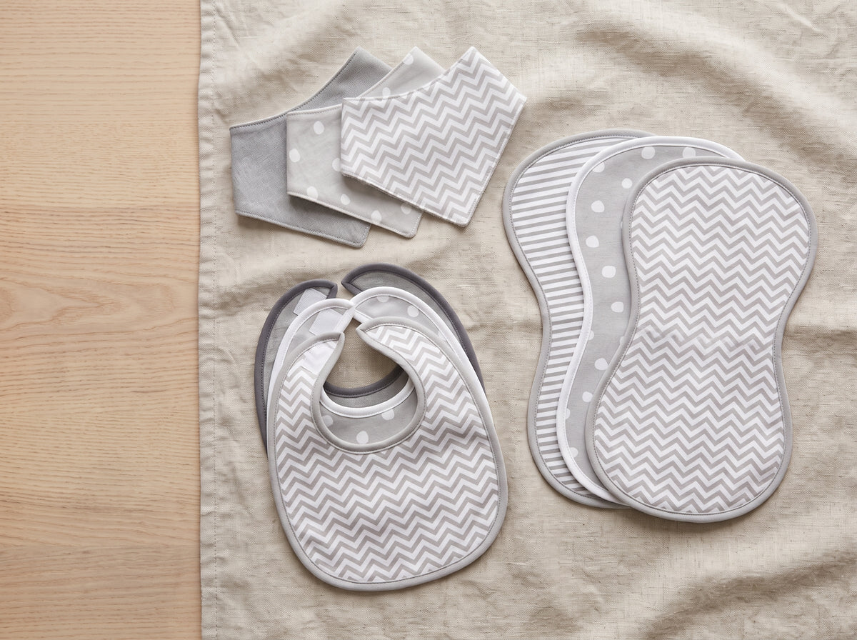Tipos de baberos para bebé: para qué sirve cada uno y cuántos necesitas