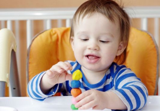 Moldear Plastilina: un trabajo multi-sensorial en el ambiente Montessori