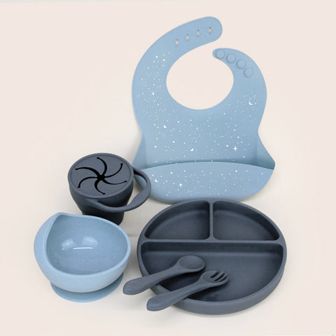 Set Completo de Alimentación para Bebé-Toddler - 6 piezas (Plato, Bowl, Cuchara, Tenedor, Babero y Vaso para Snacks) - Azul y Gris Oscuro