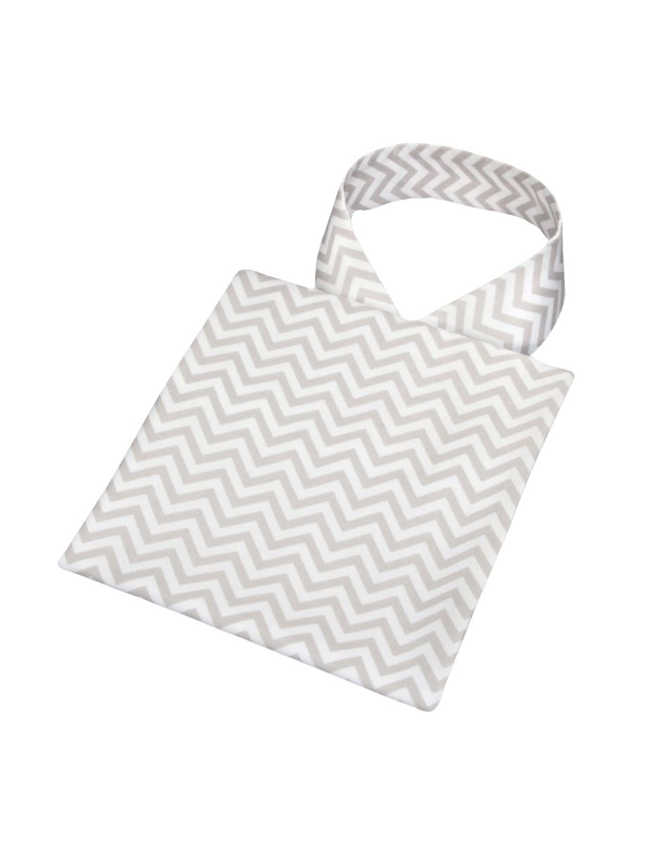 Cubre Lactancia Chevron Gris / Blanco