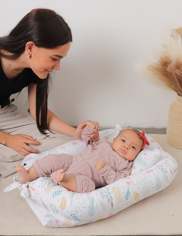 Nido, ó cama portátil para Bebé, con acolchado - Flores