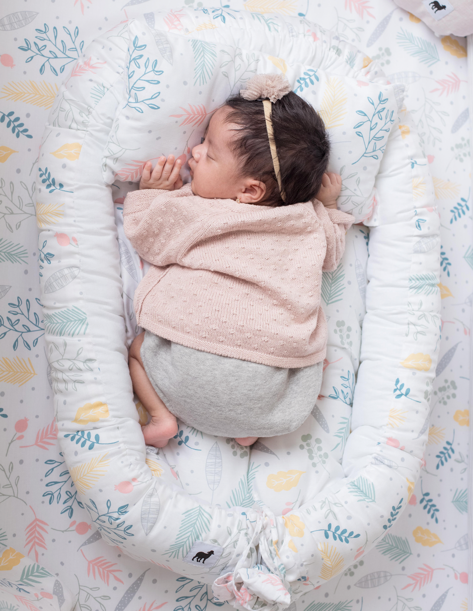 Nido, ó cama portátil para Bebé, con acolchado - Flores