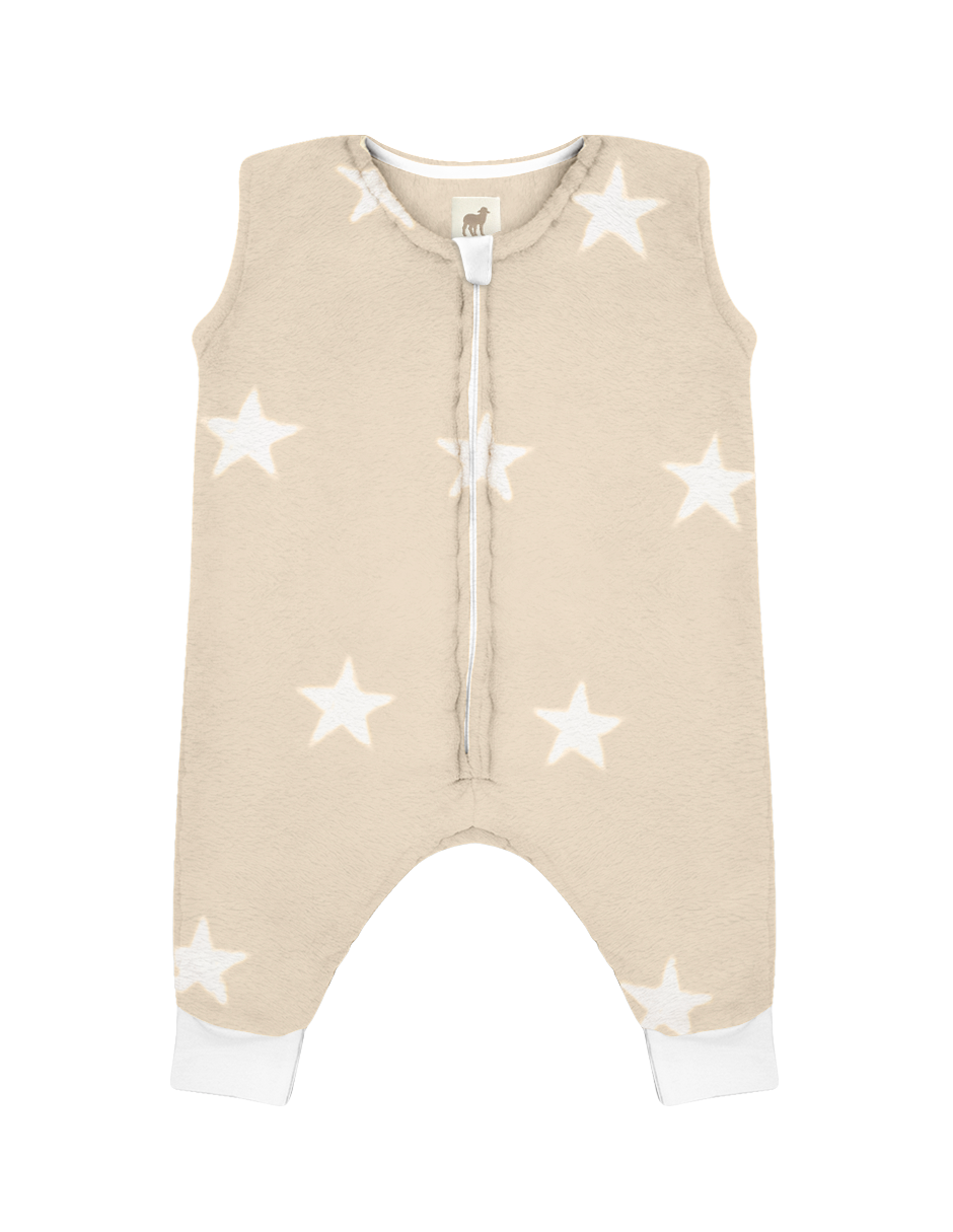 Bebé dormido con saco de dormir afelpado Nap Baby Estrellas Beige con abertura para pies y cierre frontal