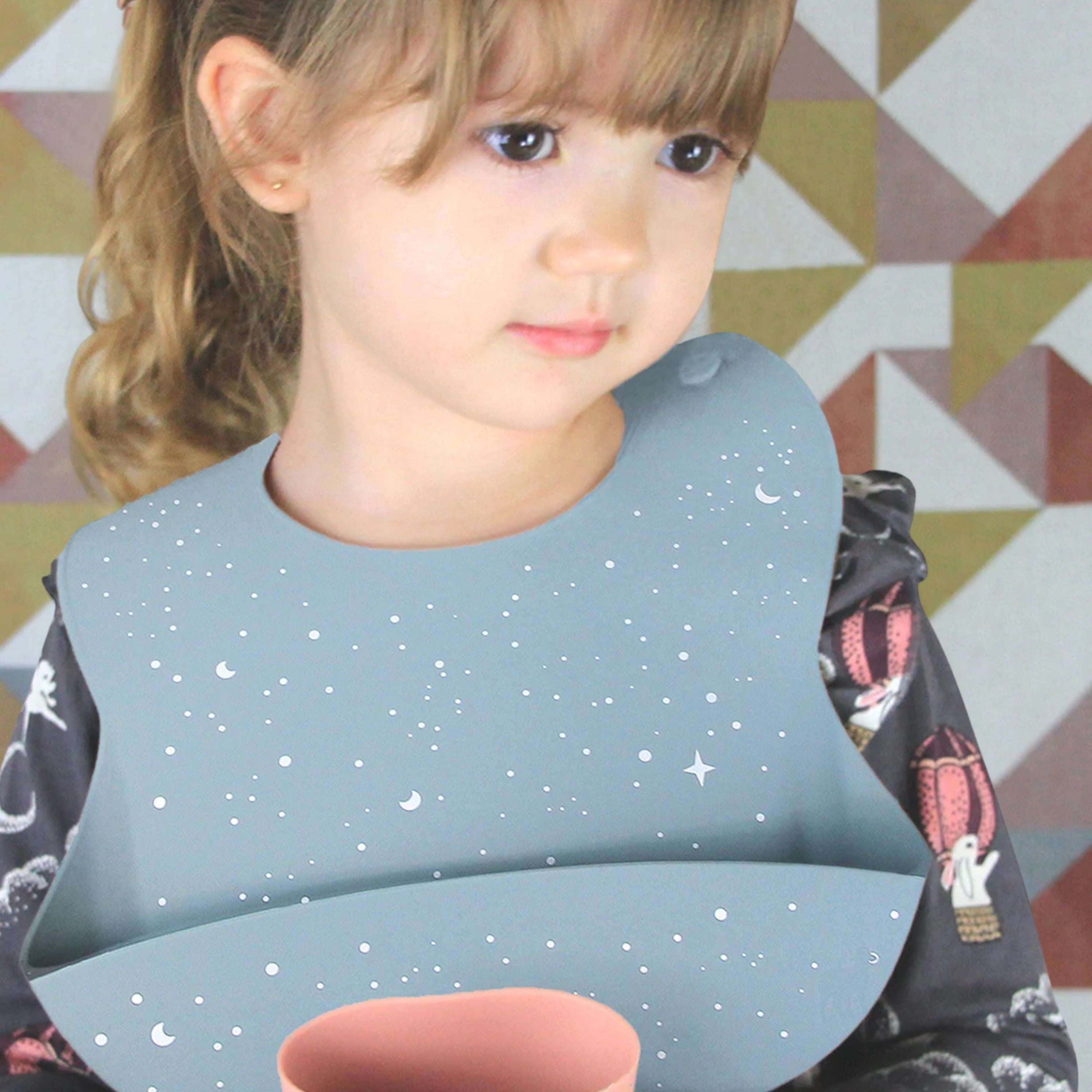 Babero de Silicón para Bebé con bolsa atrapa comida - Azul Estampado