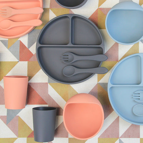 Set de Alimentación para Bebé/Toddler - 5 piezas (Plato, Bowl, Cuchara, Tenedor y Vaso) - Rosa y Verde Salvia