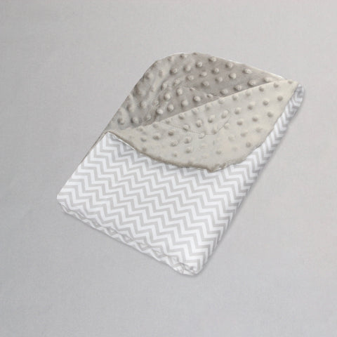 Cobija para Cama Cuna Chevron Gris / Blanco