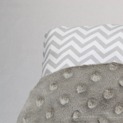 Cobija para Cama Cuna Chevron Gris / Blanco