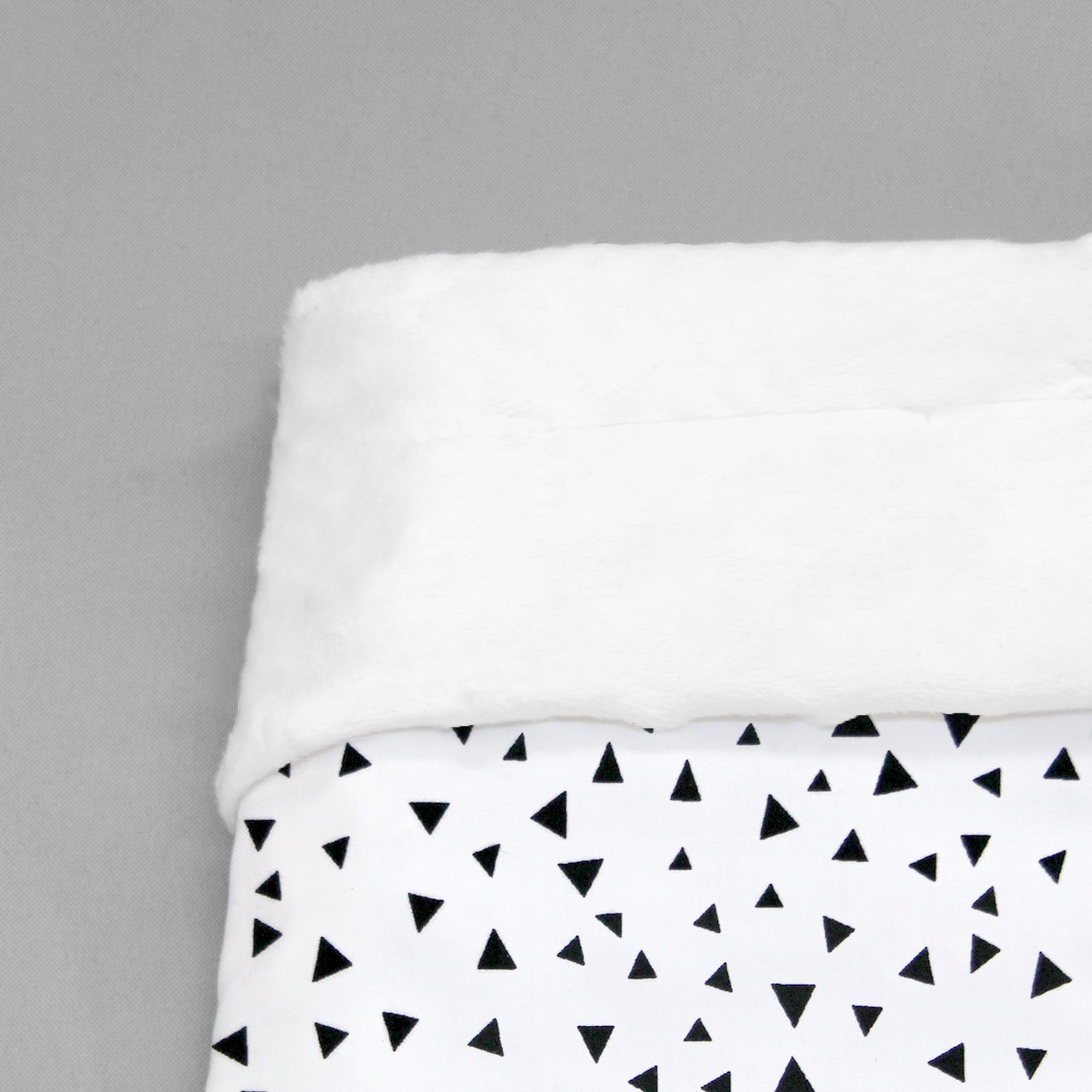 Cobijita para Bebé Triangulitos Negros