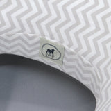 Cojín de Lactancia Chevron Gris / Blanco