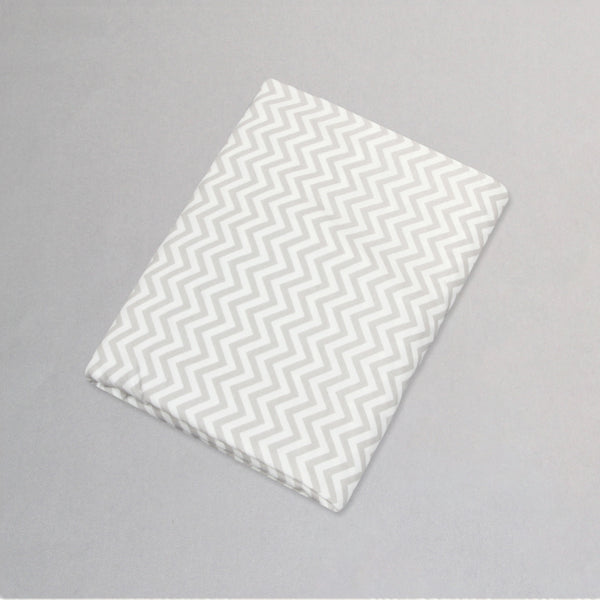 Sábana de Cajón para Cuna Viajera - Chevron Gris