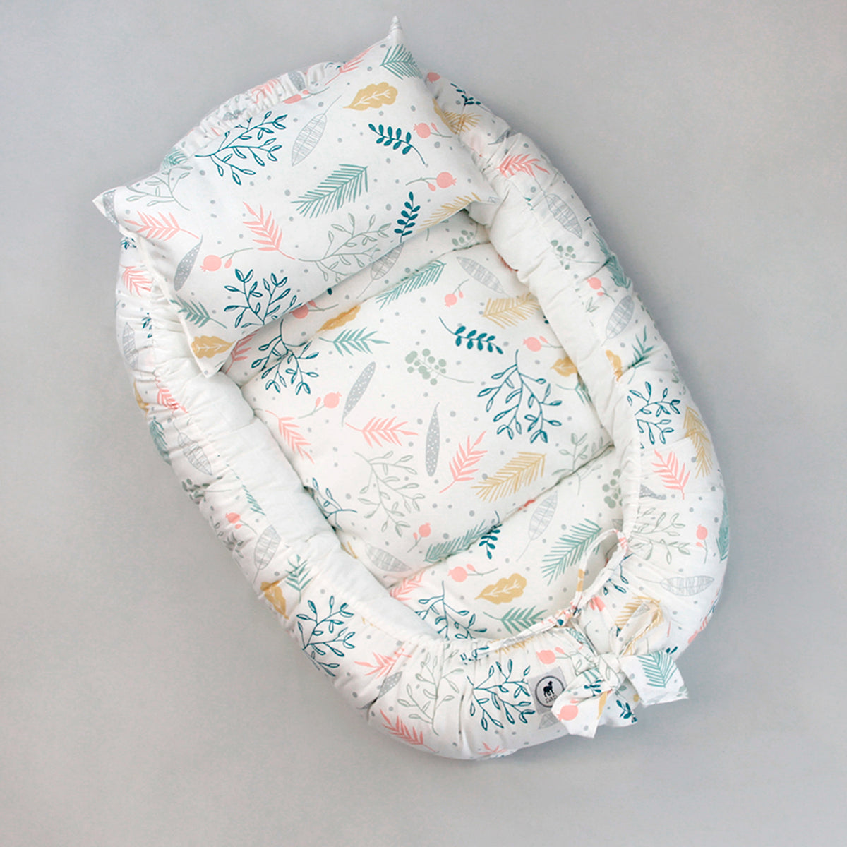 Nido, ó cama portátil para Bebé, con acolchado, 100% Algodón - Flores
